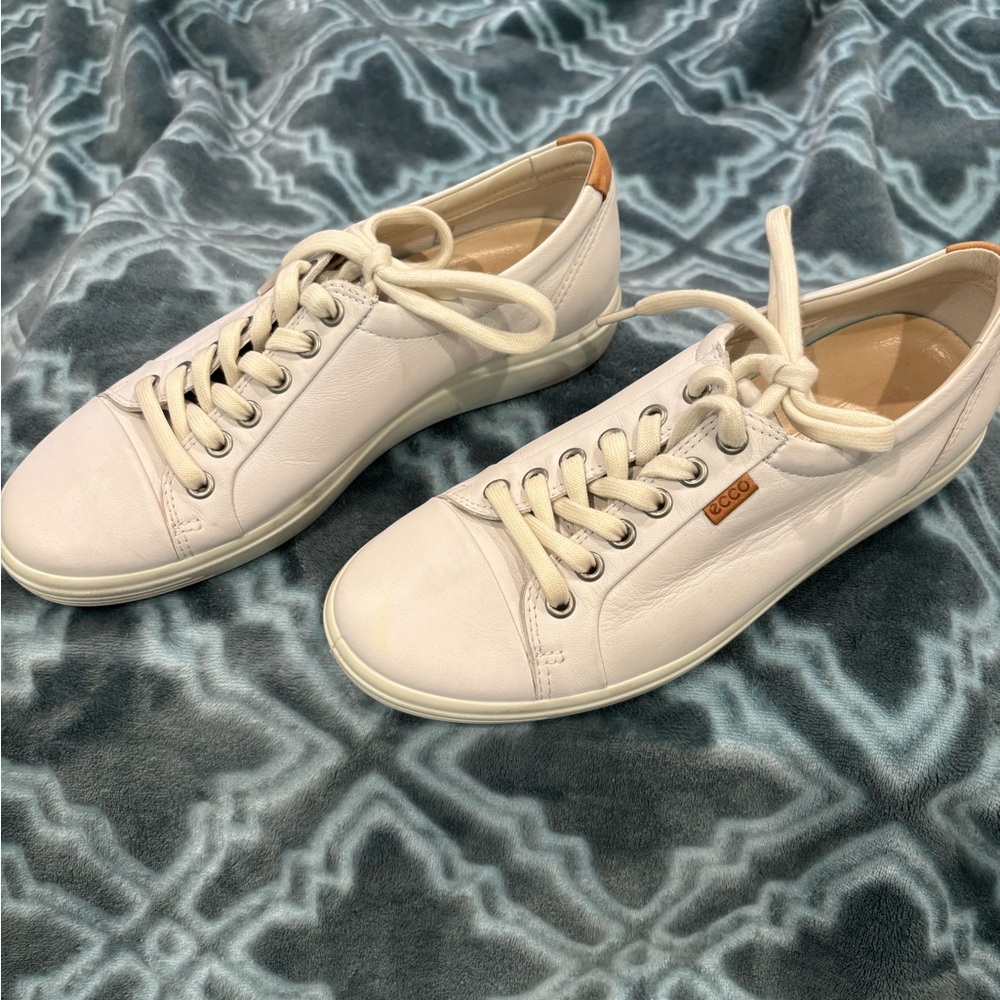 Ecco Women's Size 7 White Sneakers